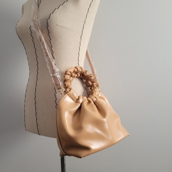 Tan faux leather ruched handbag with crossbody strap NWOT - Picture 2 of 10